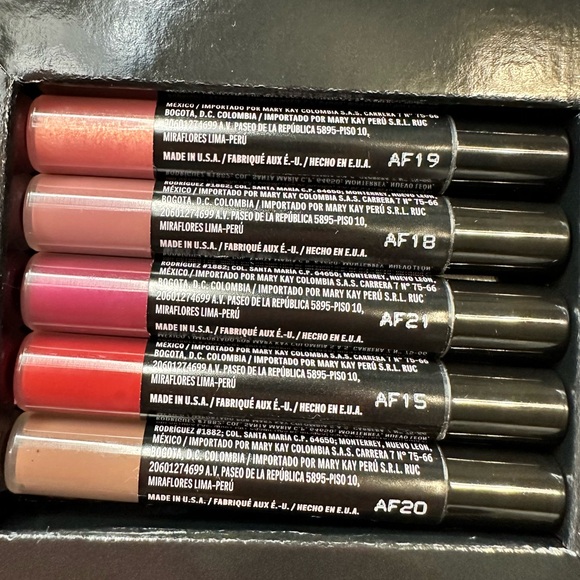 MARY KAY UNLIMITED LIP GLOSS PACK - Picture 2 of 5
